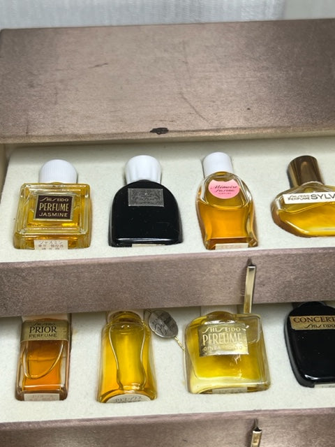 Coffret de 10 parfums Shiseido Gold Collection. Rare, vintage 1963. Flacons scellés.