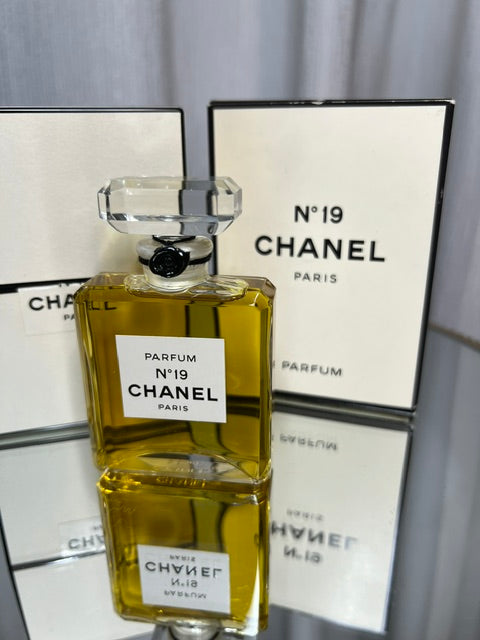 Chanel No 19 extrait 28 ml vintage 1970s. Sealed bottle
