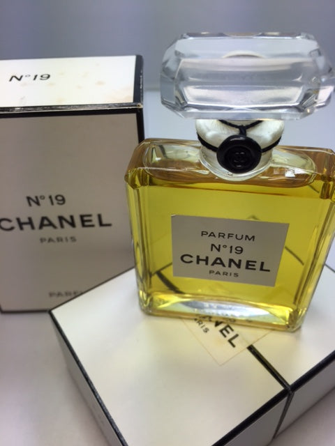 Chanel No 19 pure parfum 28 ml. Rare, vintage 1970s. Sealed