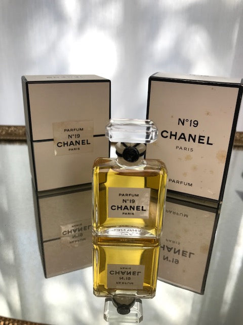 Chanel No 19 pure parfum 7 ml. Rare, vintage 1990. Sealed