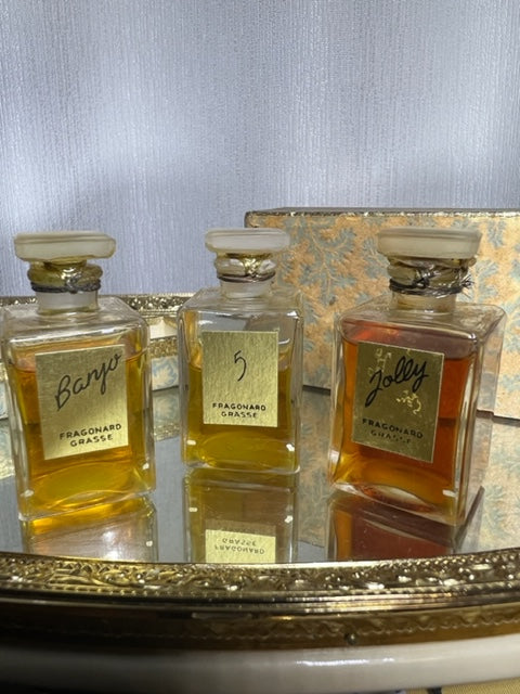 Coffret de parfums Fragonard extrait. Flacon en cristal extrêmement rare des années 1950, 3x14 ml.