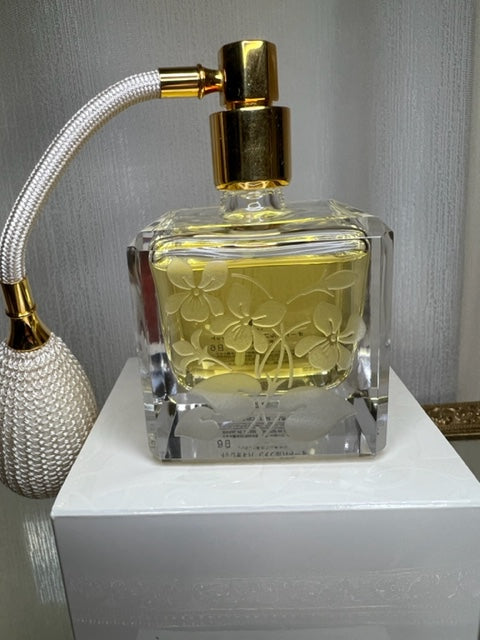 Violet edp 45 ml Kose (Japon). Rare, édition limitée vintage. Flacon en cristal.