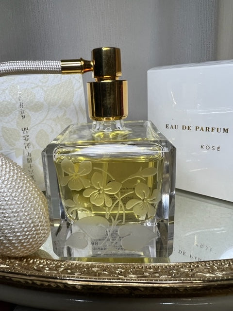 Violet edp 45 ml Kose (Japon). Rare, édition limitée vintage. Flacon en cristal.
