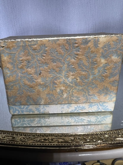 Coffret de parfums Fragonard extrait. Flacon en cristal extrêmement rare des années 1950, 3x14 ml.