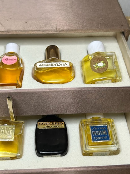 Coffret de 10 parfums Shiseido Gold Collection. Rare, vintage 1963. Flacons scellés.