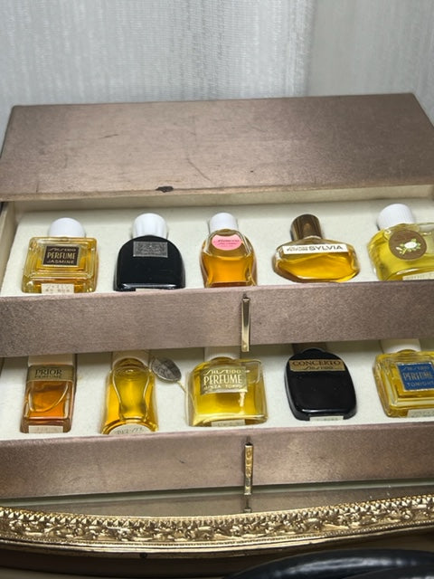 Coffret de 10 parfums Shiseido Gold Collection. Rare, vintage 1963. Flacons scellés.