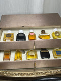 Coffret de 10 parfums Shiseido Gold Collection. Rare, vintage 1963. Flacons scellés.
