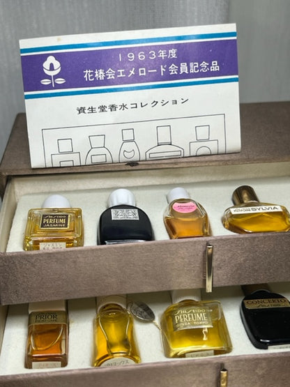 Coffret de 10 parfums Shiseido Gold Collection. Rare, vintage 1963. Flacons scellés.