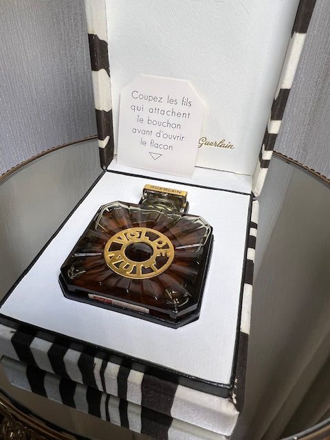 Guerlain Vol de Nuit Extrait 30 ml. Vintage 1967. Sealed bottle.