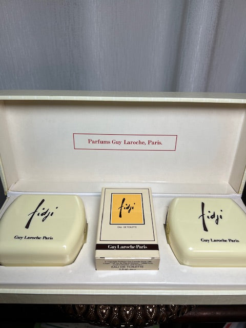 Coffret de parfum Guy Laroche Fidji : parfum, savon et eau de toilette. Vintage. Scellé.
