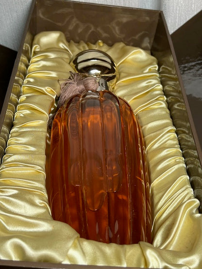 Valentino Valentino exclusively original 1978 edition extrait (pure parfum) 1000 ml Crystal bottle and original silk box. Fantastic!