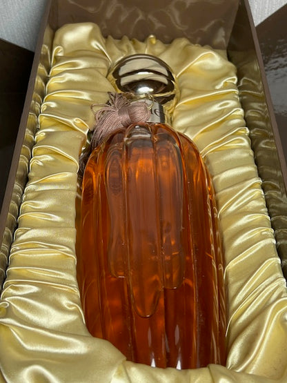 Valentino Valentino exclusively original 1978 edition extrait (pure parfum) 1000 ml Crystal bottle and original silk box. Fantastic!