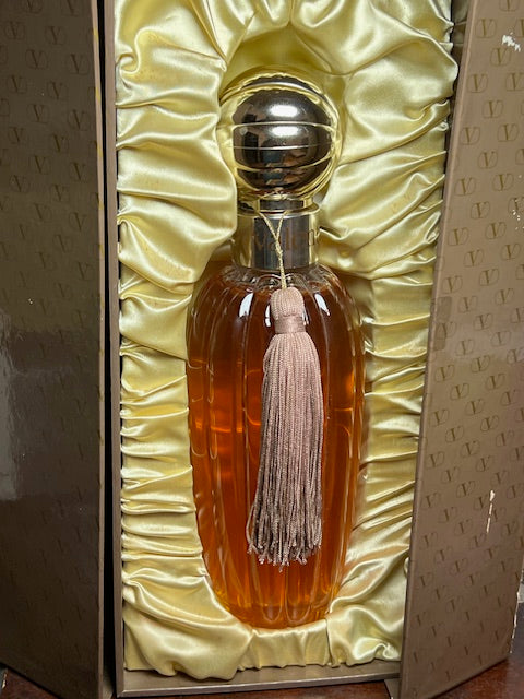 Valentino Valentino exclusively original 1978 edition extrait (pure parfum) 1000 ml Crystal bottle and original silk box. Fantastic!