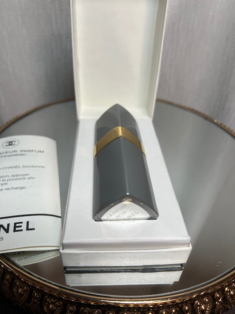 Chanel 19 Extrait pure parfum 15 ml. Vintage 1990.