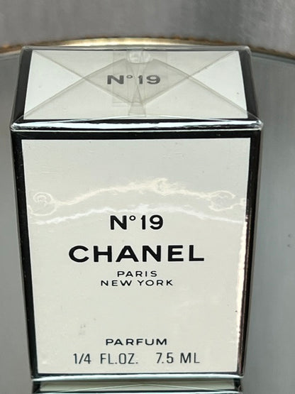 Chanel no 19 extrait 7,5 ml rare vintage New York edition.