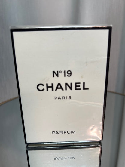 Chanel no 19 extrait 28 ml vintage extremely rare 1970.