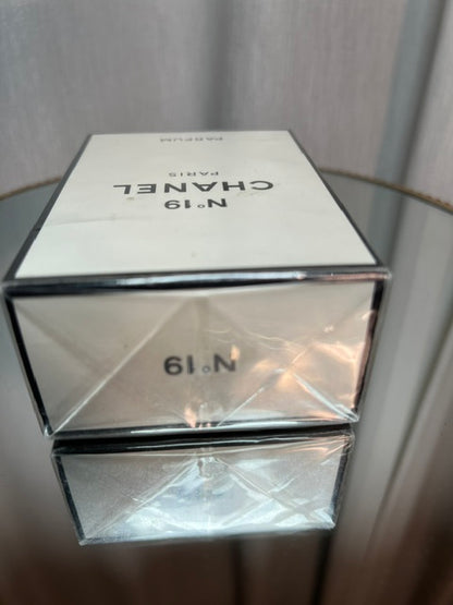 Chanel no 19 extrait 28 ml vintage extremely rare 1970.