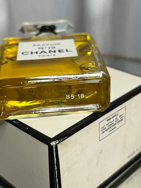 Chanel No 19 extrait 28 ml vintage 1970s. Sealed bottle