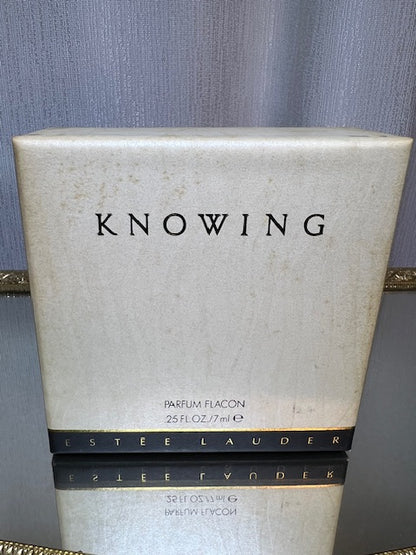 Knowing Estée Lauder extrait 7,5 ml. Vintage 1988. Sealed bottle.