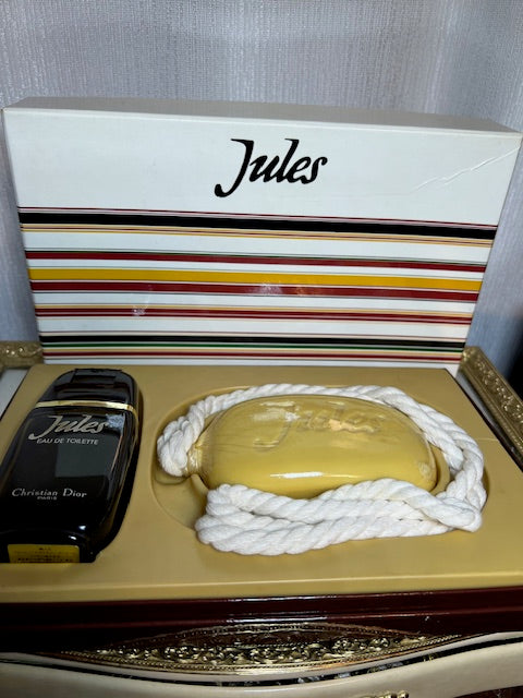 Coffret parfum Jules Dior : eau de toilette 50 ml et savon parfumé 200 g. Flacon et savon scellés. Superbe état !