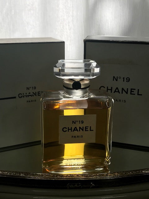 Chanel No 19 extrait 2 oz (M.M.). Rare vintage 1971 original