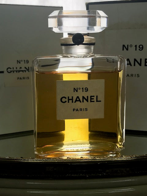 Vintage CHANEL No 19 EAU De Toilette Splash Perfume 2Fl. oz 40% Fill