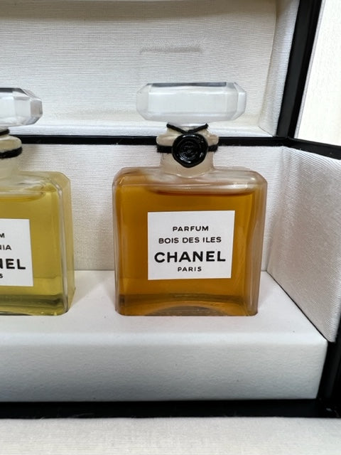 Chanel parfums set Bois des Iles, Gardenia, Cuir de Russie (7,5 ml extrait x 3). Sealed bottles