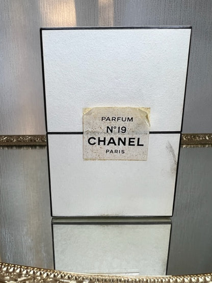 Chanel No 19 pure parfum 56 ml. Rare, vintage 1970. Sealed bottle.