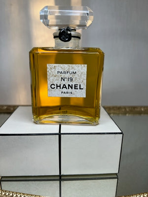 Chanel No 19 pure parfum 56 ml. Rare, vintage 1970. Sealed bottle