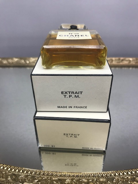 Chanel no 19 extrait 14 ml. Rare original 1970s edition. Sealed