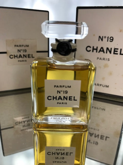 Chanel No 19 pure parfum 7 ml. Rare, vintage 1990. Sealed