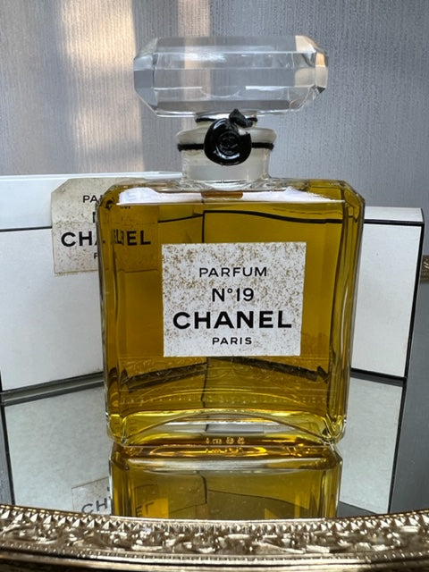 Chanel No 19 pure parfum 56 ml. Rare, vintage 1970. Sealed bottle