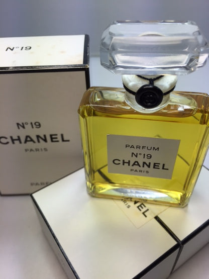 Chanel No 19 pure parfum 28 ml. Rare vintage 1970s. Sealed -