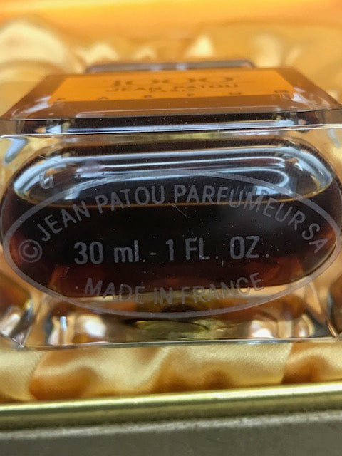 Jean Patou 1000 extrait 30 ml. Rare, original scellé de 1972. Flacon en cristal.