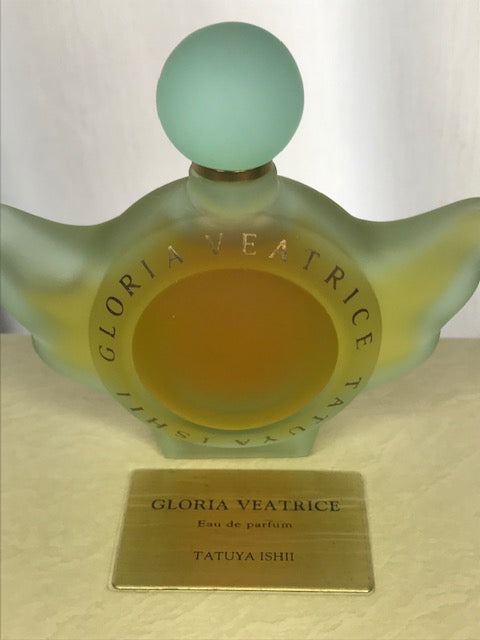 Gloria Veatrice Tatuya Ishii (Japon) parfum 35 ml. Édition rare de 1996. Flacon en cristal.