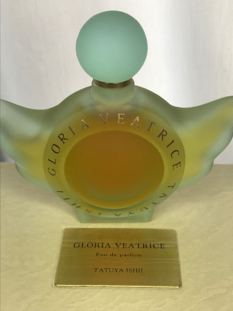 Gloria Veatrice Tatuya Ishii (Japan) parfum 35 ml. Rare 1996 edition. Crystal bottle.