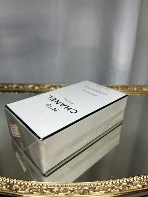 Chanel N°19 pure parfum 7,5 ml. Vintage anni '80. Sigillato