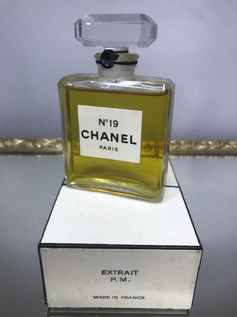 Chanel No 19 extrait 28 ml (PM). Ultra rare1970 edition. Sealed