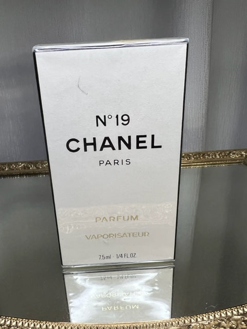 Chanel N°19 pure parfum 7,5 ml. Vintage anni '80. Sigillato