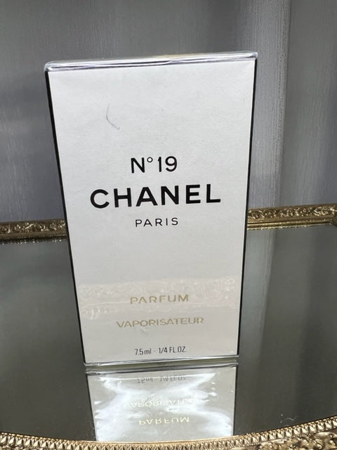 Chanel no 19 extrait 14 ml. Rare original 1970s edition. Sealed – My old  perfume