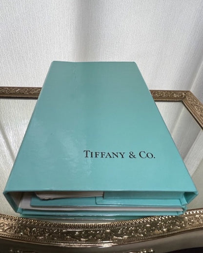 Coffret cadeau de luxe Tiffany. Eau de parfum Tiffany 100 ml et coffret d'enveloppes Tiffany. Superbe