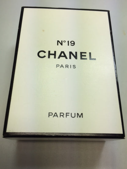 Chanel No 19 pure parfum 28 ml. Rare vintage 1970s. Sealed -