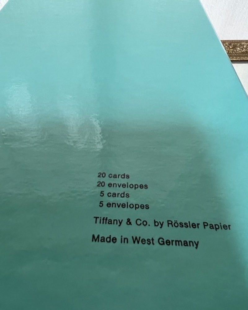Coffret cadeau de luxe Tiffany. Eau de parfum Tiffany 100 ml et coffret d'enveloppes Tiffany. Superbe