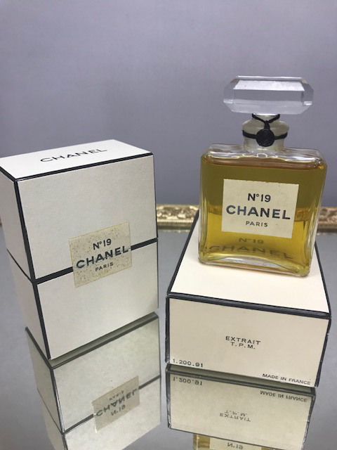 Chanel no 19 extrait 14 ml. Rare original 1970s edition
