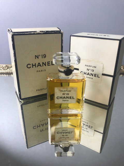 CHANEL N°5 N°19 7本セット　未開封有 Chanel № 19 pure parfum 7 ml. Rare edition London 1978s – My old